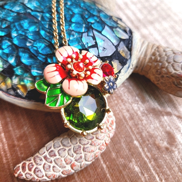 Emerald Green Hand Painted Pendant Necklace NWT - Picture 2 of 4